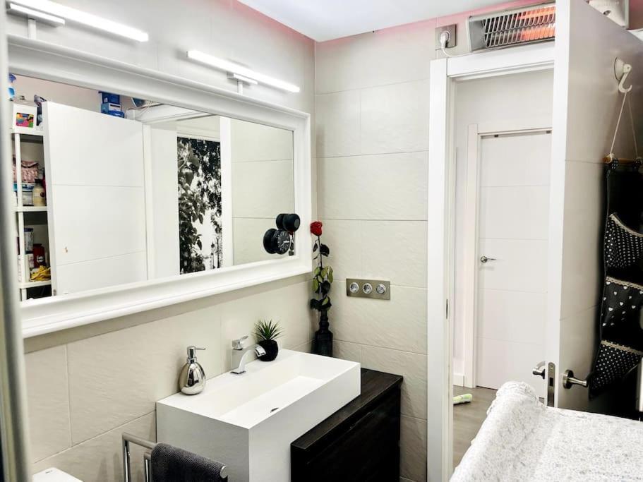 Nuevo!! Apartamento Lujo&Confort. Parking Sevilla Eksteriør bilde